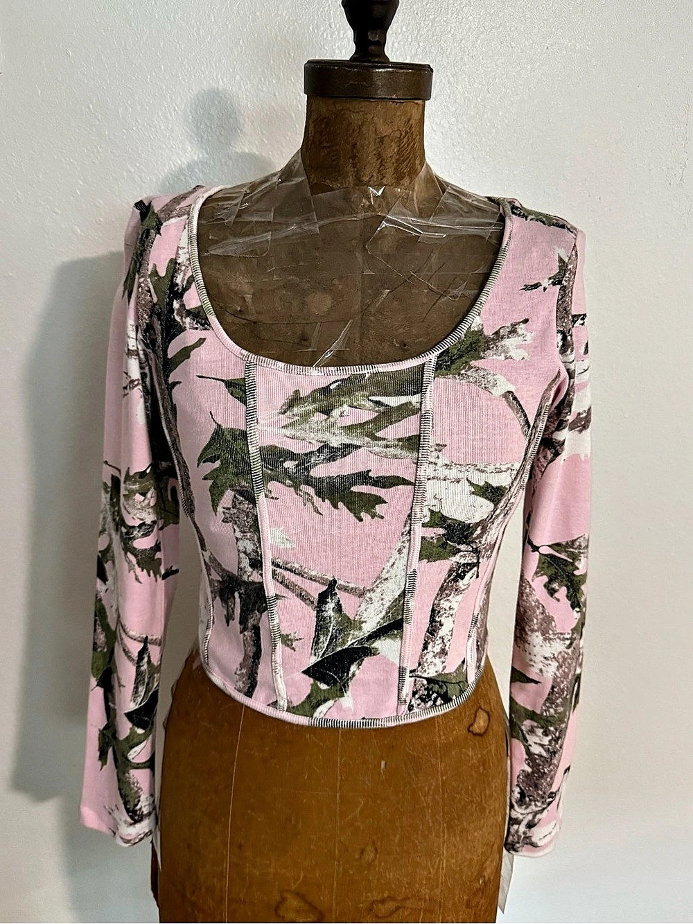 NWT Inspired Culture Los Angeles Pink Camo Long Sleeve Crop Top Large